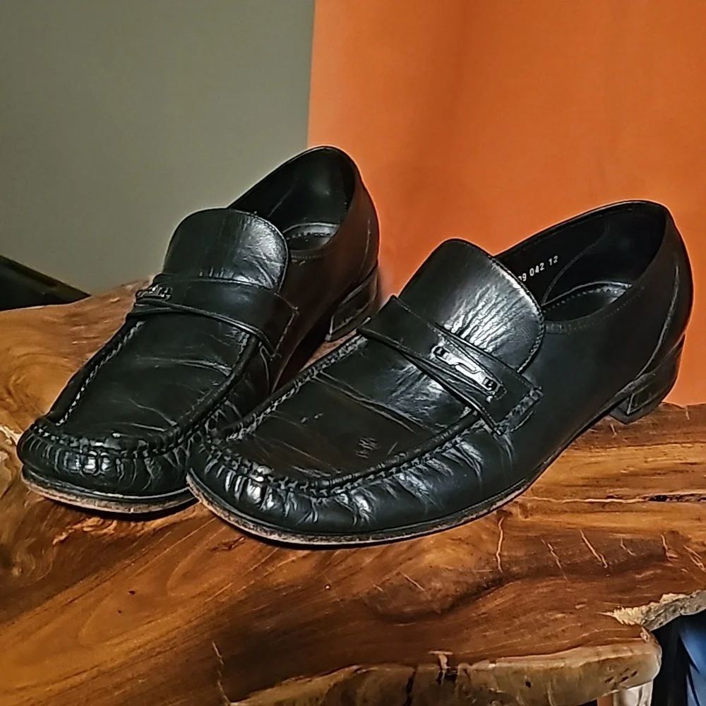 Men's Florshiem-black leather dress shoes. Size 12. Great condition